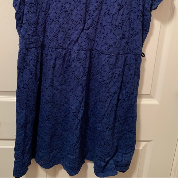 Short sleeved blue lace plus size dress - Picture 2 of 3